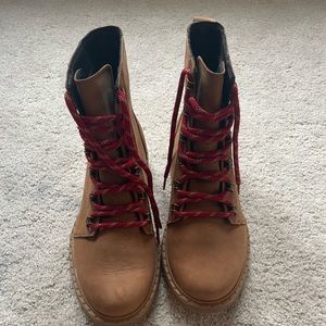 Never worn Sorel brown boots
